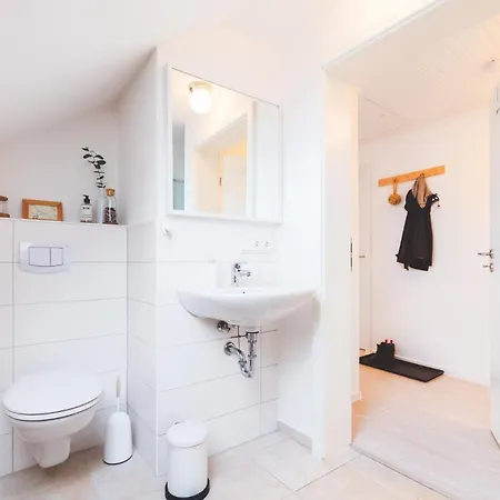 Casa Ueberall - Ruhige Dg-ferienwohnung Fuer 2 Erwachsene In Burg - Balkon Mit Abendsonne, Hochwertige Ausstattung, Ueberdachter E-bike-stellplatz, Naehe Zur Altstadt & Restaurants *