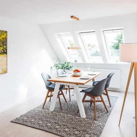 Apartmán Casa Ueberall - Ruhige Dg-ferienwohnung Fuer 2 Erwachsene In Burg - Balkon Mit Abendsonne, Hochwertige Ausstattung, Ueberdachter E-bike-stellplatz, Naehe Zur Altstadt & Restaurants Fehmarn