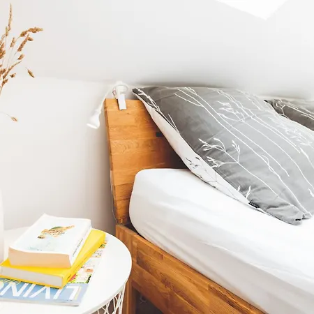 Casa Ueberall - Ruhige Dg-ferienwohnung Fuer 2 Erwachsene In Burg - Balkon Mit Abendsonne, Hochwertige Ausstattung, Ueberdachter E-bike-stellplatz, Naehe Zur Altstadt & Restaurants Apartmán Fehmarn