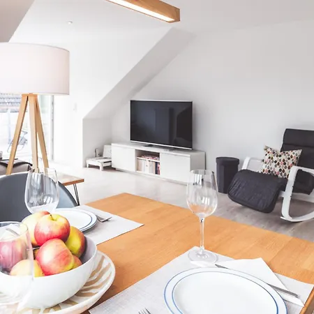 Casa Ueberall - Ruhige Dg-ferienwohnung Fuer 2 Erwachsene In Burg - Balkon Mit Abendsonne, Hochwertige Ausstattung, Ueberdachter E-bike-stellplatz, Naehe Zur Altstadt & Restaurants דירה