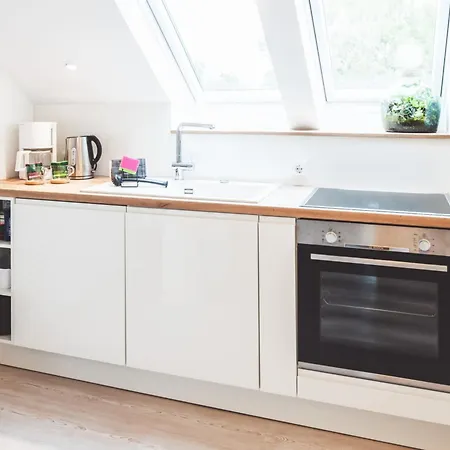 Casa Ueberall - Ruhige Dg-ferienwohnung Fuer 2 Erwachsene In Burg - Balkon Mit Abendsonne, Hochwertige Ausstattung, Ueberdachter E-bike-stellplatz, Naehe Zur Altstadt & Restaurants * Fehmarn