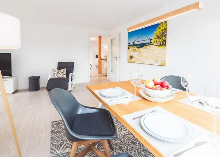 Casa Ueberall - Ruhige Dg-ferienwohnung Fuer 2 Erwachsene In Burg - Balkon Mit Abendsonne, Hochwertige Ausstattung, Ueberdachter E-bike-stellplatz, Naehe Zur Altstadt & Restaurants * Fehmarn