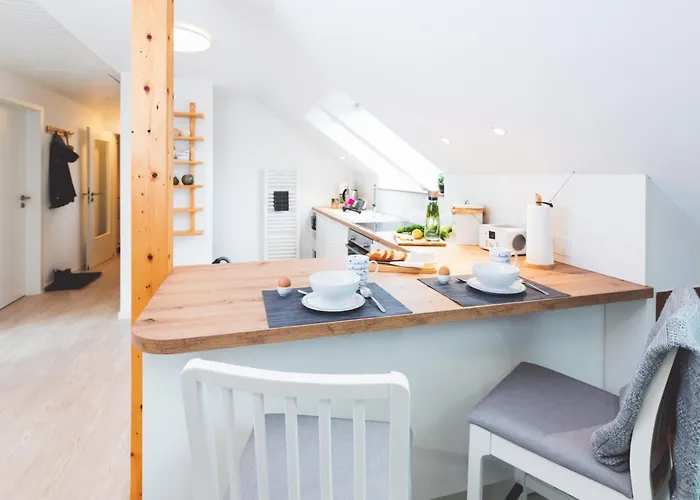 Casa Ueberall - Ruhige Dg-ferienwohnung Fuer 2 Erwachsene In Burg - Balkon Mit Abendsonne, Hochwertige Ausstattung, Ueberdachter E-bike-stellplatz, Naehe Zur Altstadt & Restaurants Fehmarn